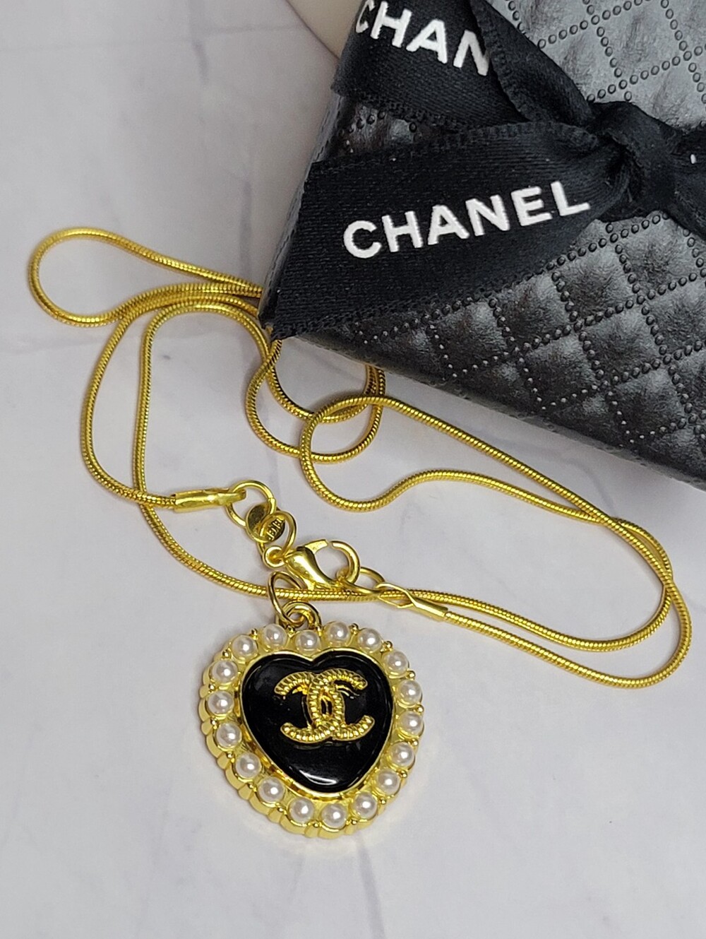 CC Black Heart Pearl-Trim Gold Pendant, Zip Pull, 18" Gold Plated Snake Chain